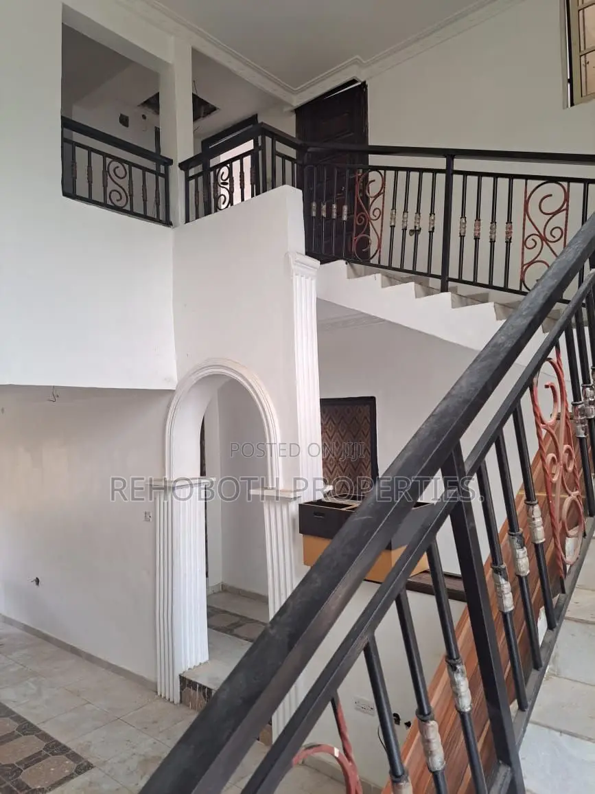 4bdrm Duplex in Jericho for rent
