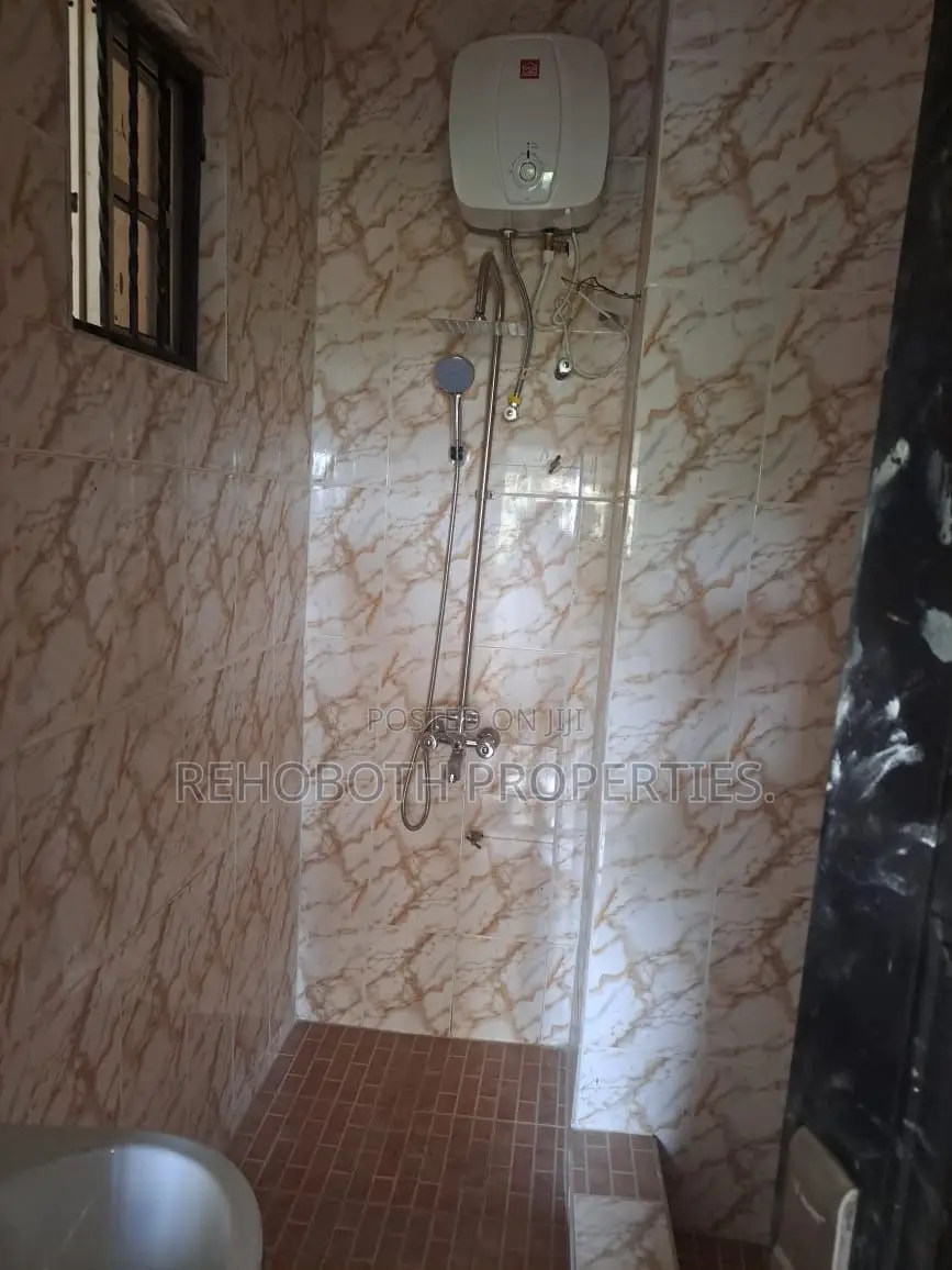 4bdrm Duplex in Jericho for rent