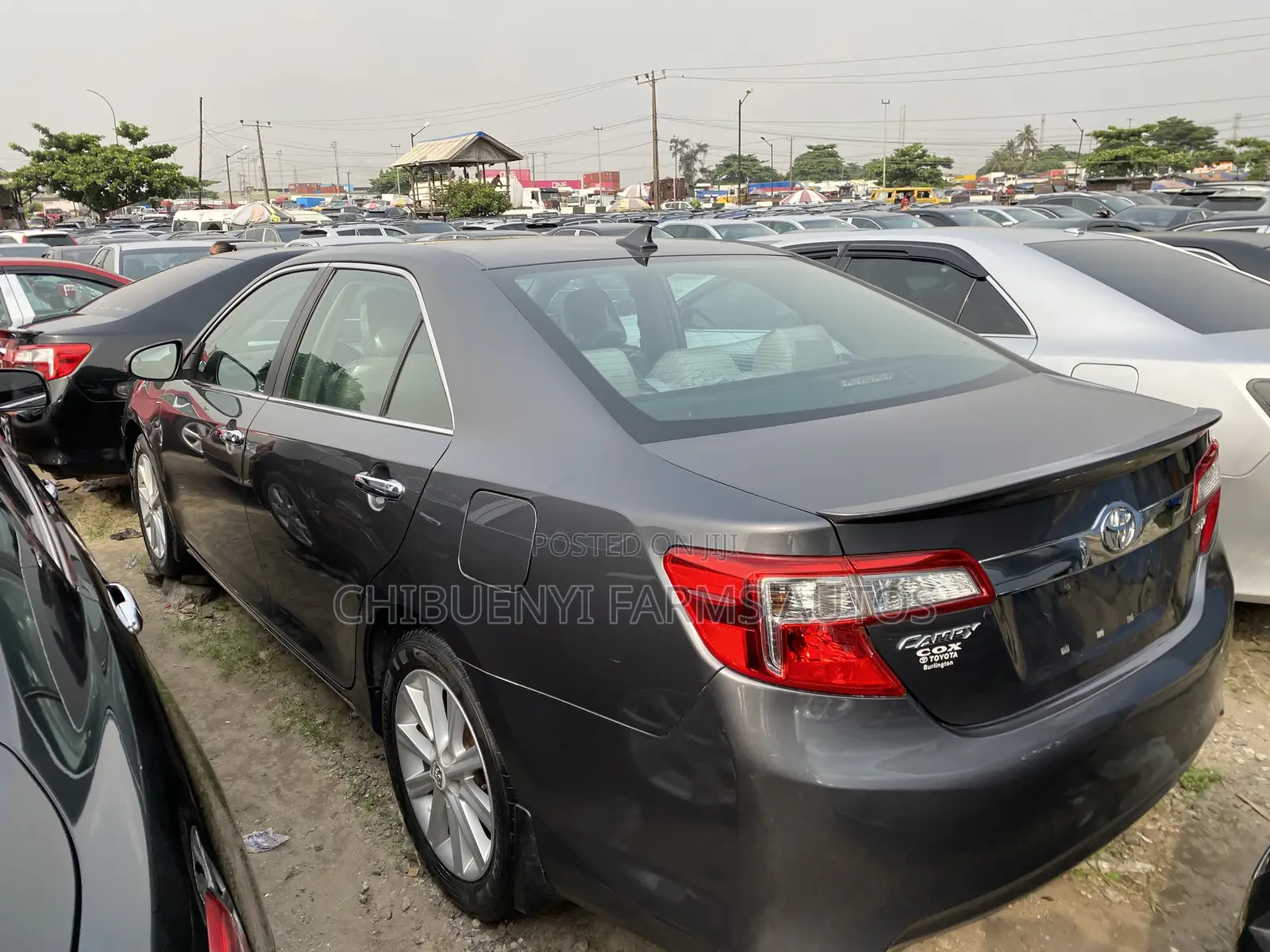 Toyota Camry XLE V6 4dr Sedan (3.5L 6cyl 6A) 2013 Gray
