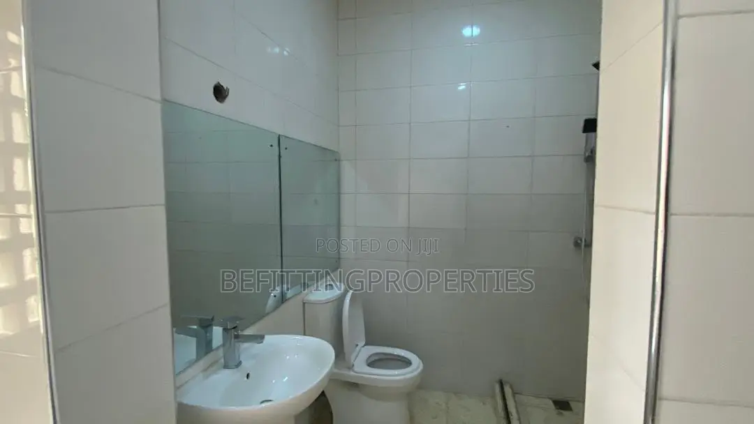 3bdrm Block of Flats in Victoria Island for rent