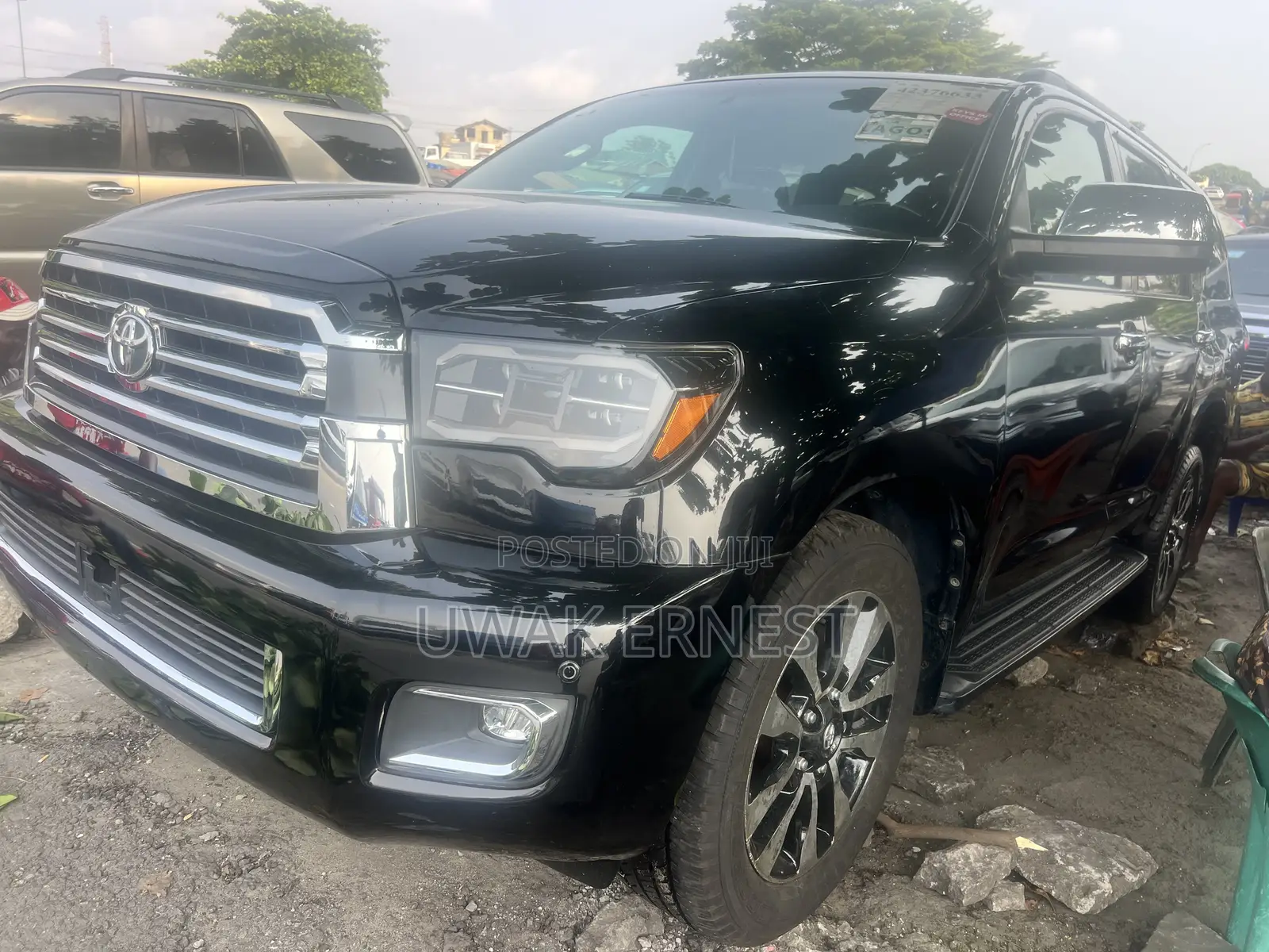 Toyota Sequoia Platinum 4dr SUV (5.7L 8cyl 6A) 2013 Black