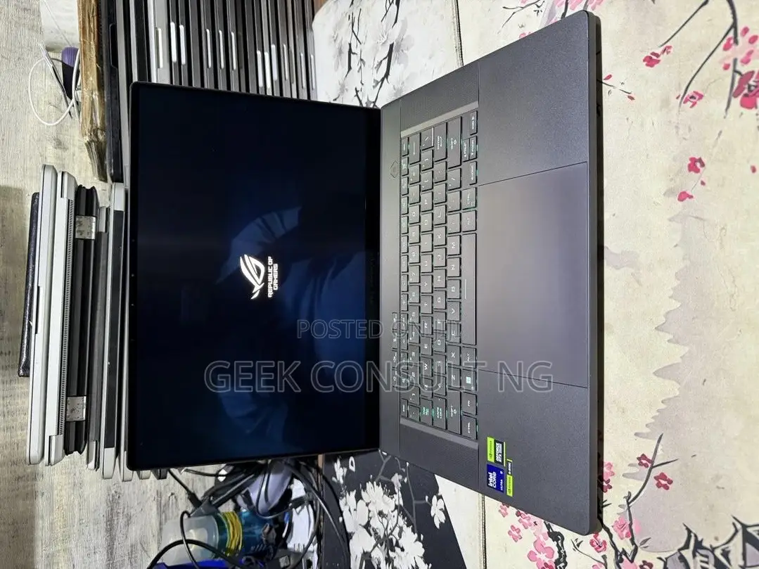 Laptop Asus ROG Zephyrus G16 16GB Intel Core Ultra 9 SSD 1T