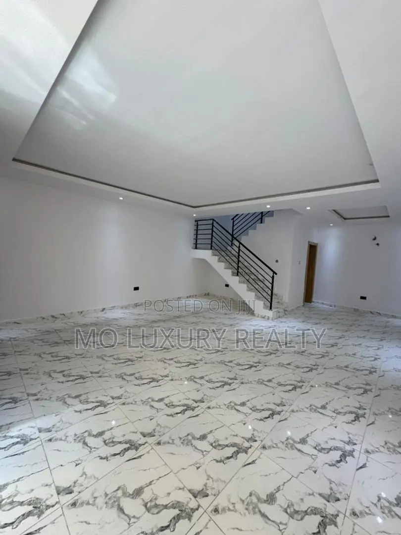 4bdrm Townhouse / Terrace in Lekki Phase 1 for rent