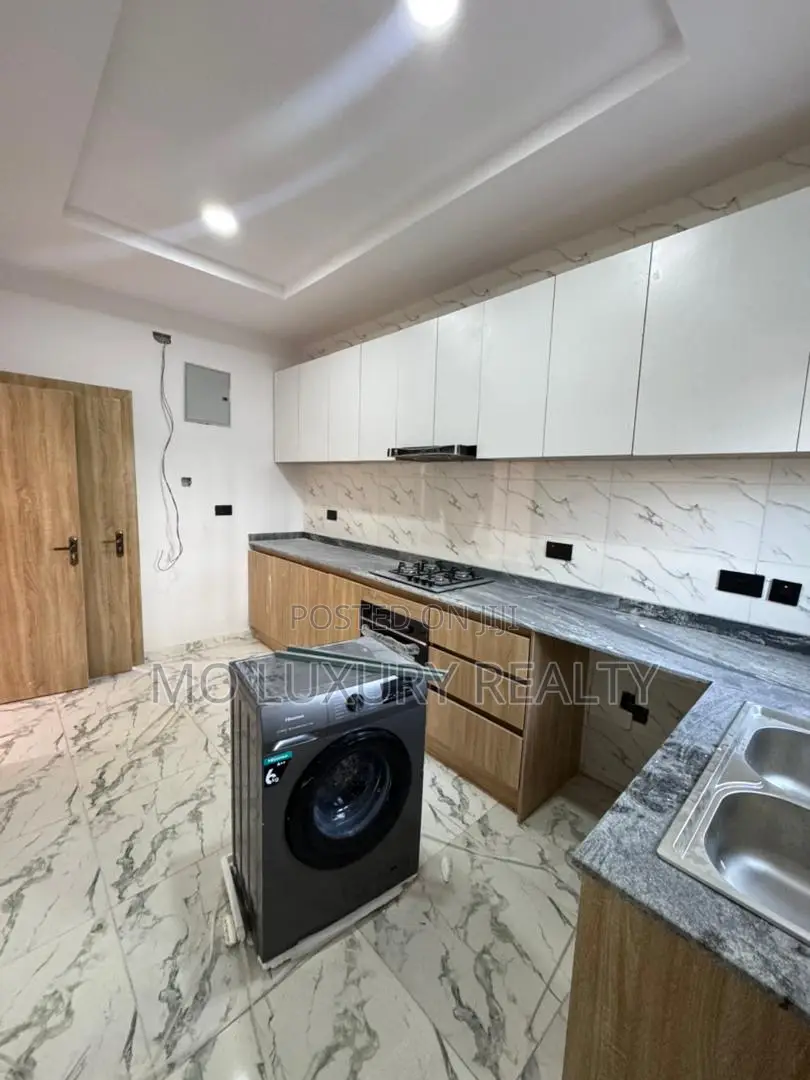 4bdrm Townhouse / Terrace in Lekki Phase 1 for rent