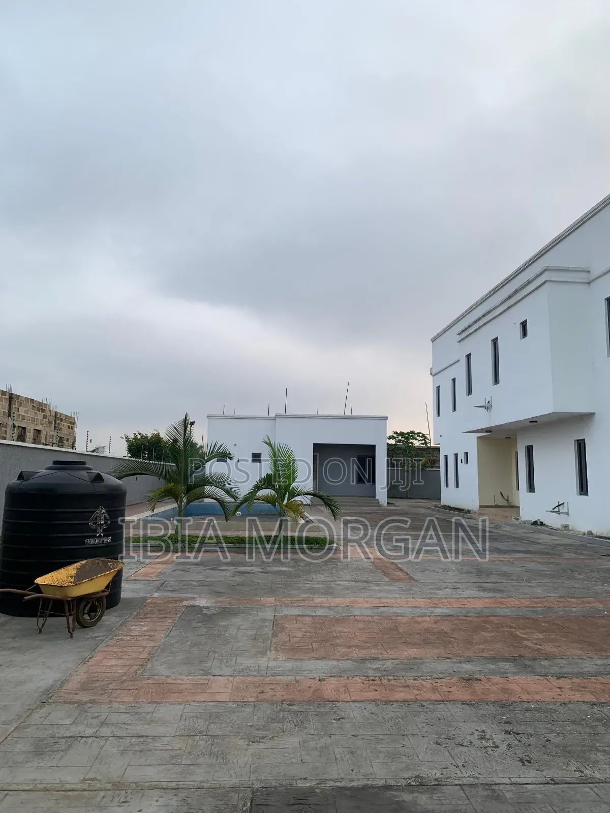 6bdrm Duplex in Shelter Afrique, Uyo for sale