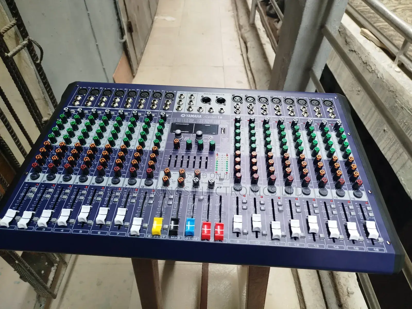Yamaha 16channels Console Mixer