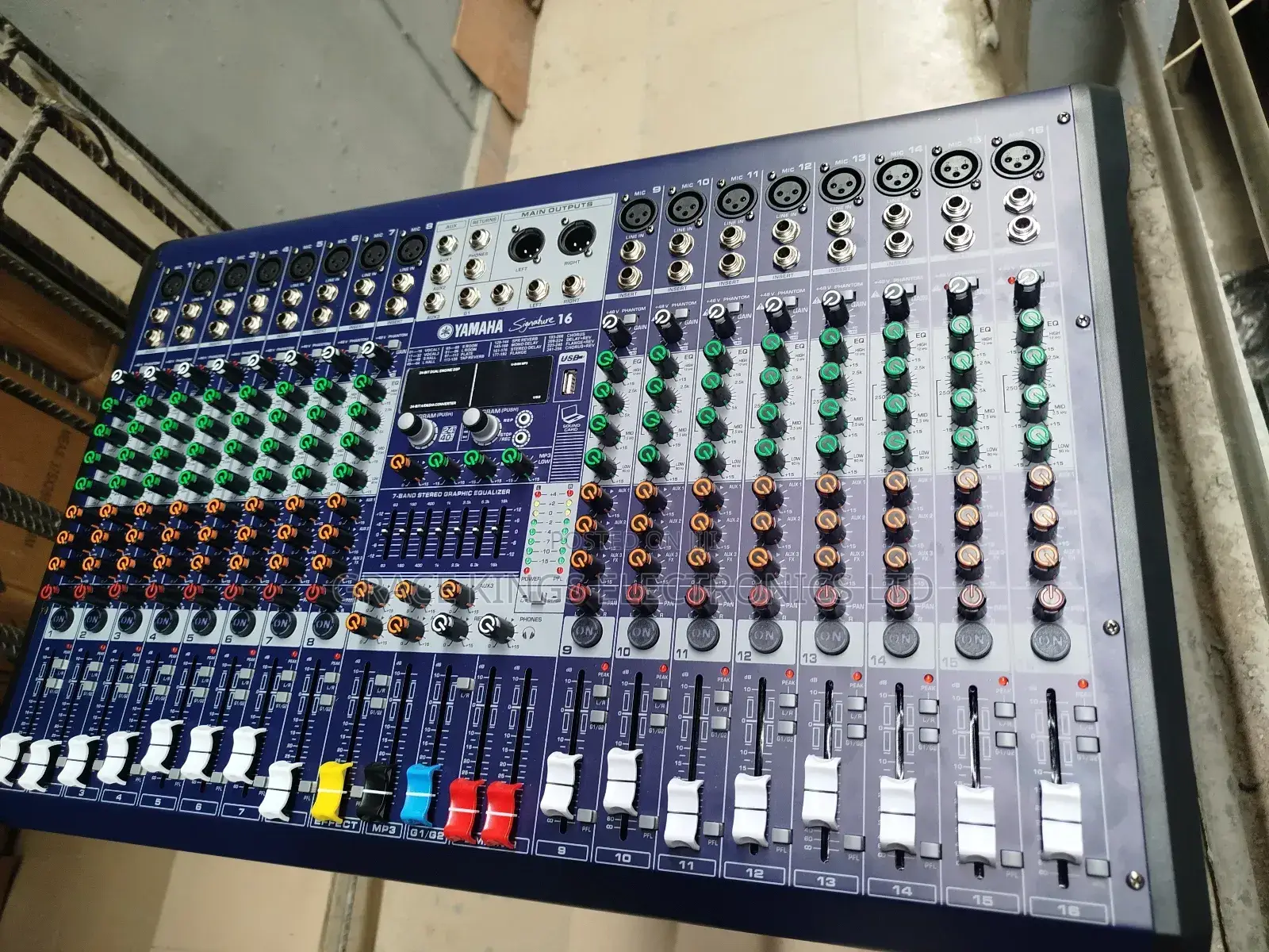Yamaha 16channels Console Mixer