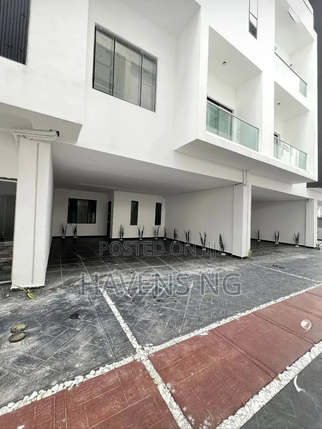 4bdrm Townhouse/Terrace in Ikate for sale