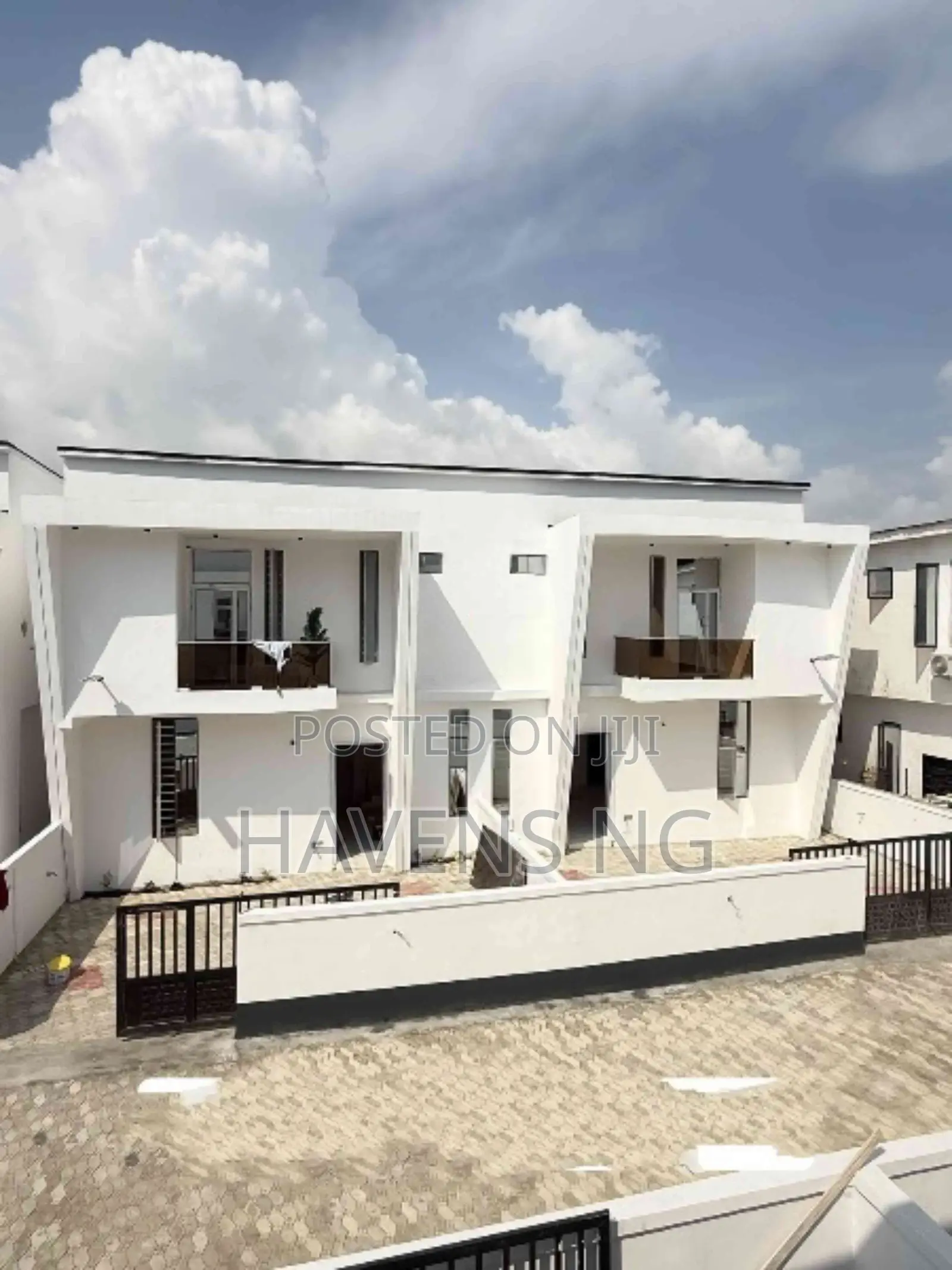 4bdrm Duplex in Ikota for sale