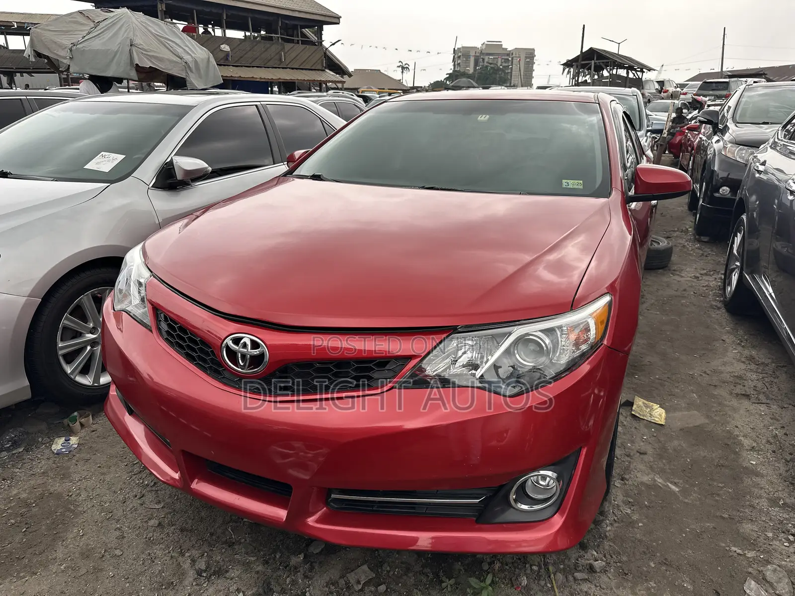 Toyota Camry SE V6 4dr Sedan (3.5L 6cyl 6A) 2013 Red