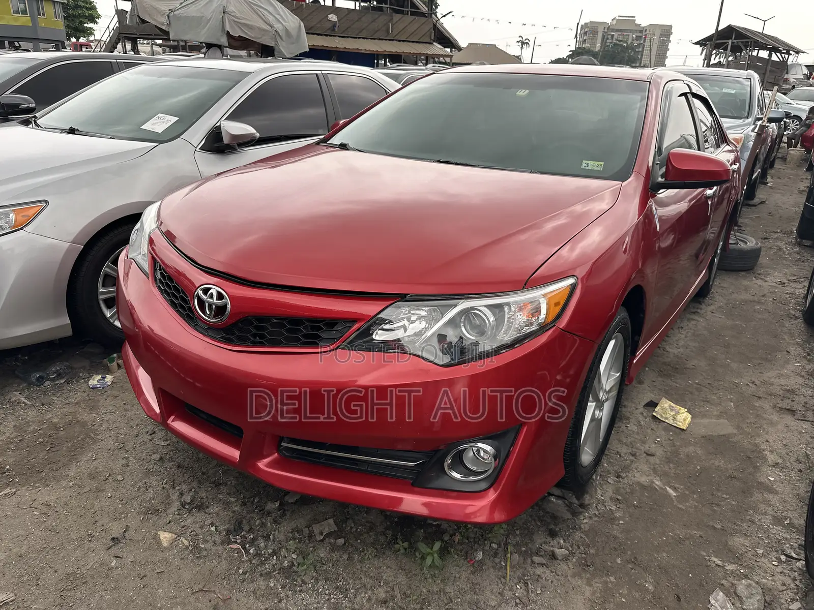 Toyota Camry SE V6 4dr Sedan (3.5L 6cyl 6A) 2013 Red