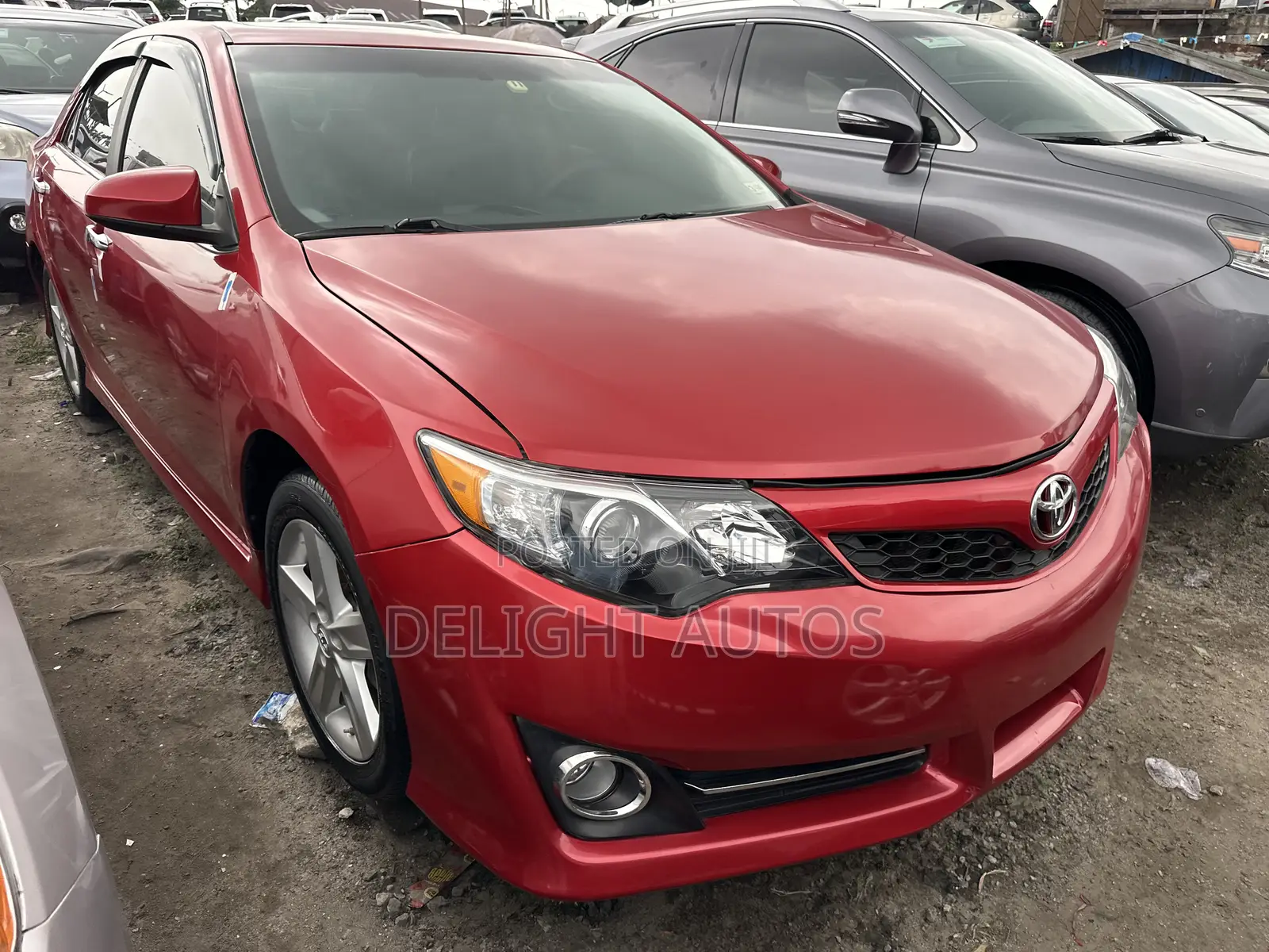 Toyota Camry SE V6 4dr Sedan (3.5L 6cyl 6A) 2013 Red