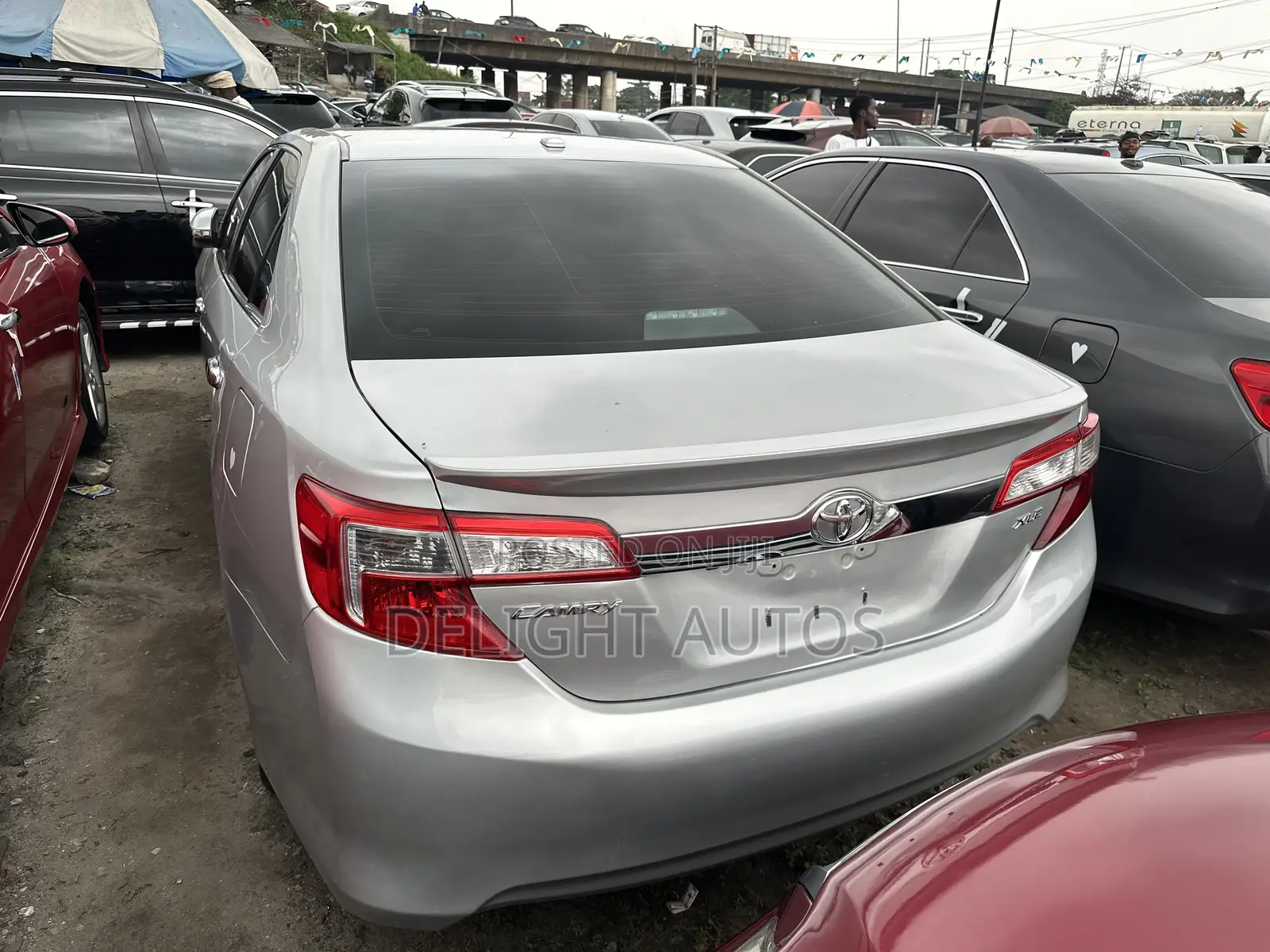 Toyota Camry XLE 4dr Sedan (3.5L 6cyl 6A) 2014 Silver