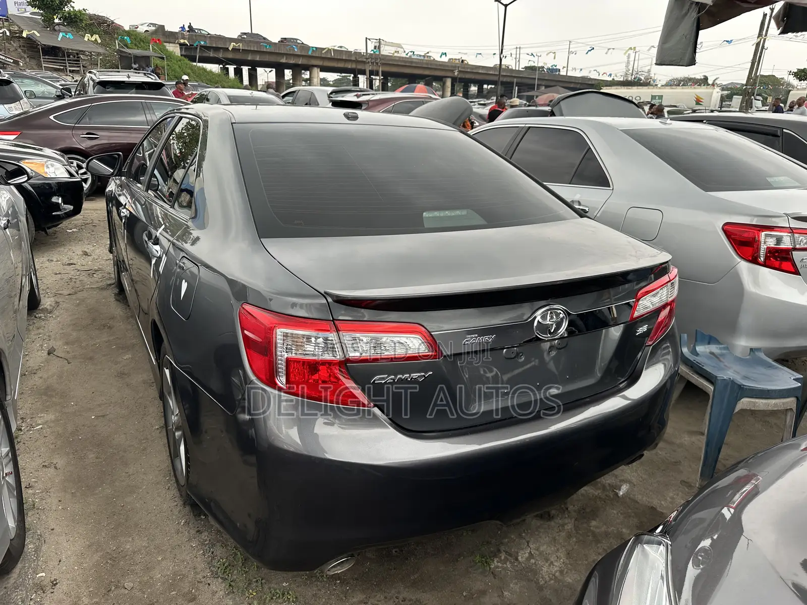 Toyota Camry SE 4dr Sedan (3.5L 6cyl 6A) 2014 Gray