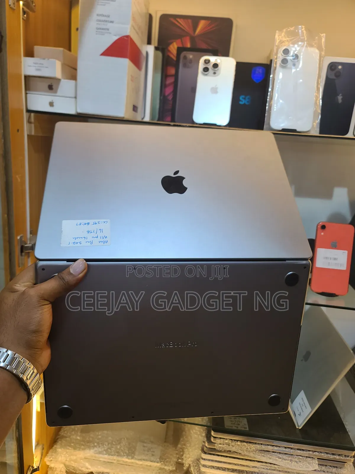 Laptop Apple MacBook Pro 2021 M1 16GB Apple M1 Pro SSD 1T
