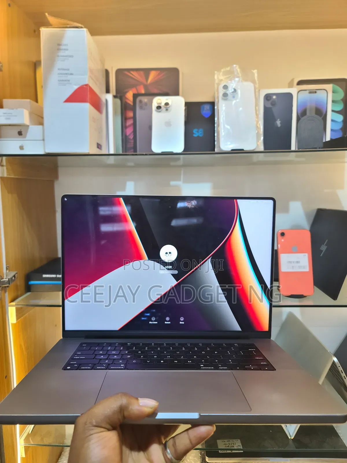 Laptop Apple MacBook Pro 2021 M1 16GB Apple M1 Pro SSD 1T