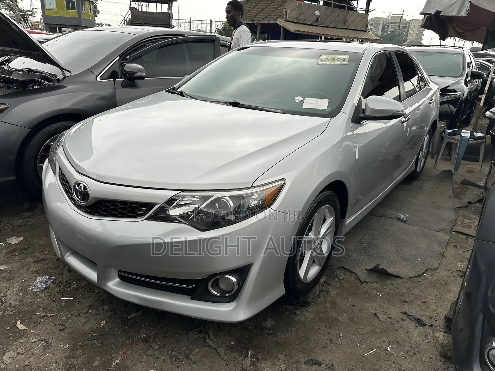 Toyota Camry SE V6 4dr Sedan (3.5L 6cyl 6A) 2013 Silver