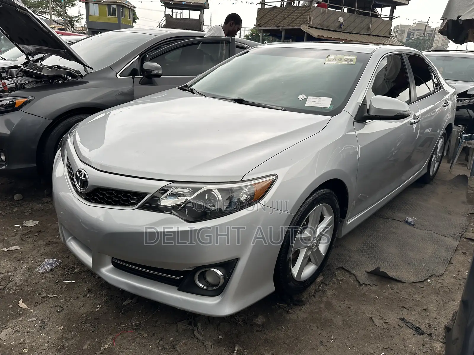 Toyota Camry SE V6 4dr Sedan (3.5L 6cyl 6A) 2013 Silver