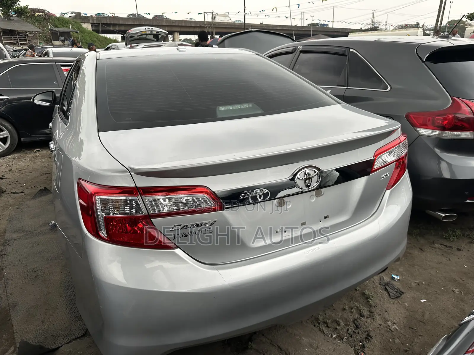 Toyota Camry SE V6 4dr Sedan (3.5L 6cyl 6A) 2013 Silver