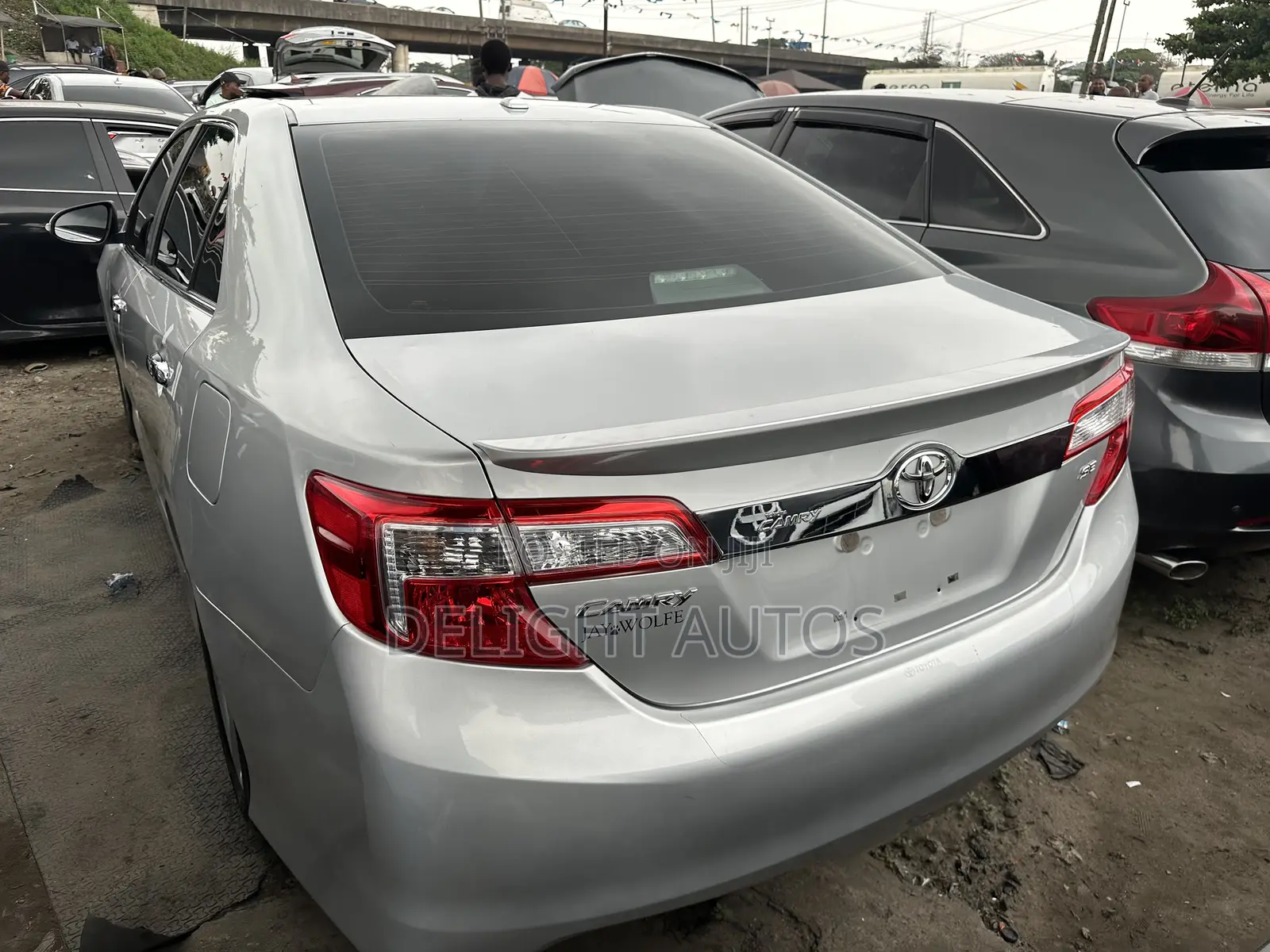 Toyota Camry SE V6 4dr Sedan (3.5L 6cyl 6A) 2013 Silver