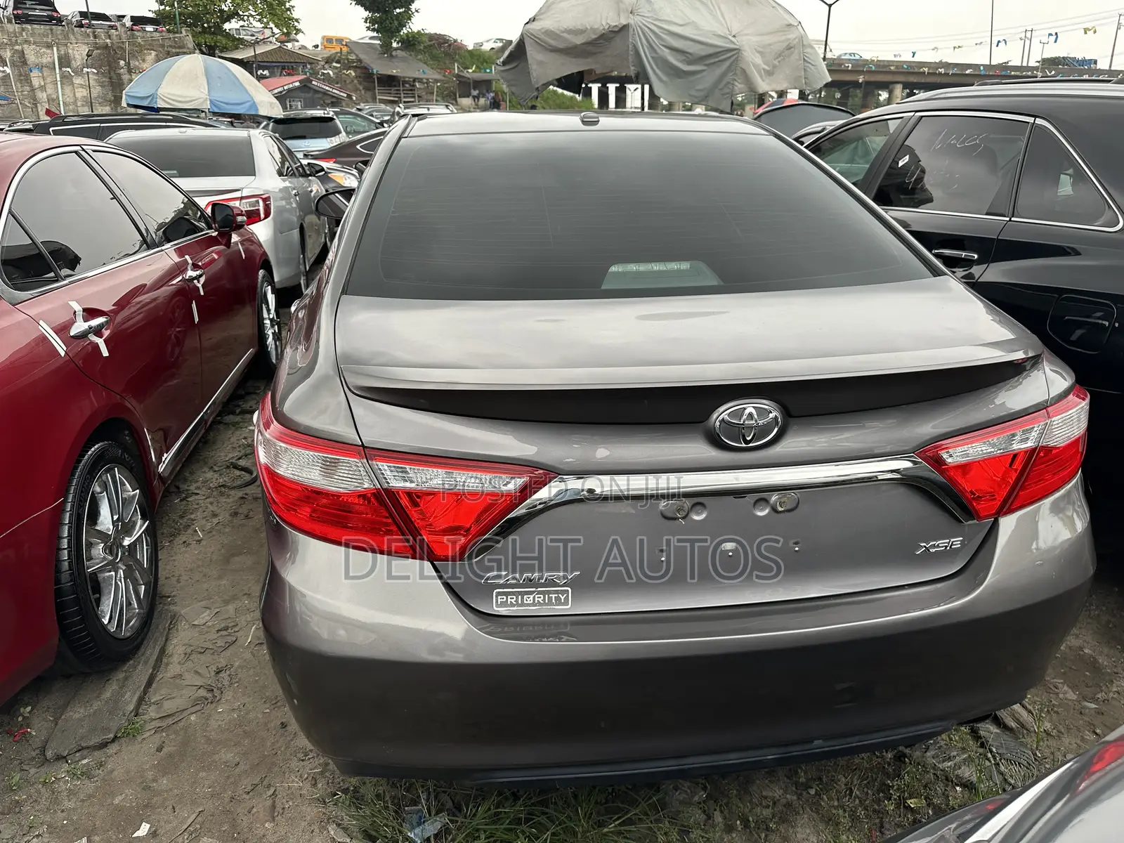 Toyota Camry XLE V6 4dr Sedan (3.6L 6cyl 6A) 2016 Gray