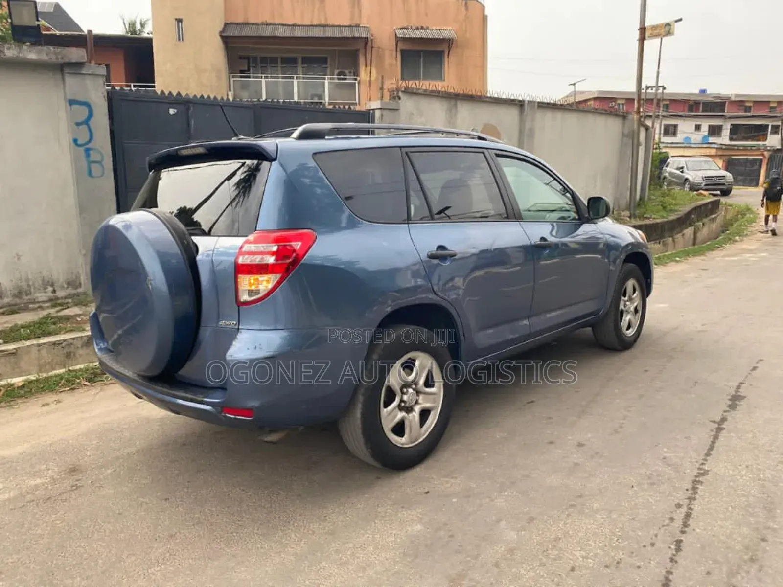 Toyota RAV4 LE FWD (2.5L 4cyl 6A) 2013 Blue