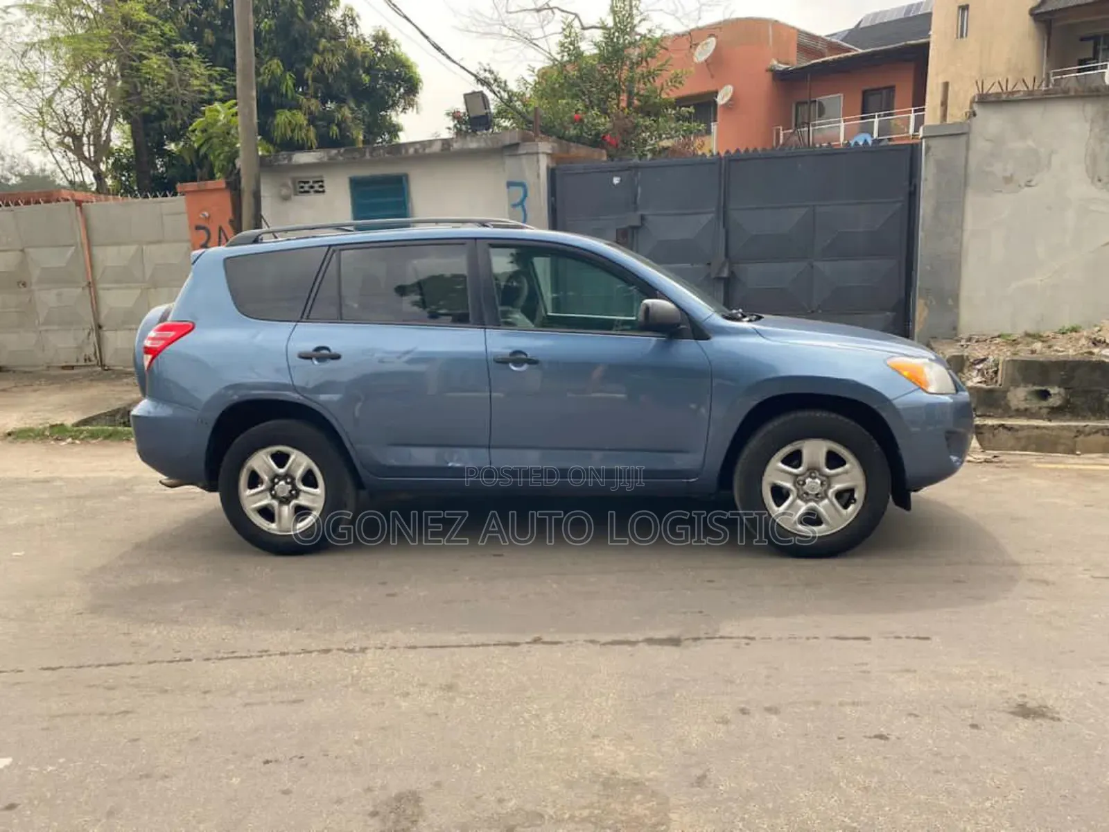 Toyota RAV4 LE FWD (2.5L 4cyl 6A) 2013 Blue