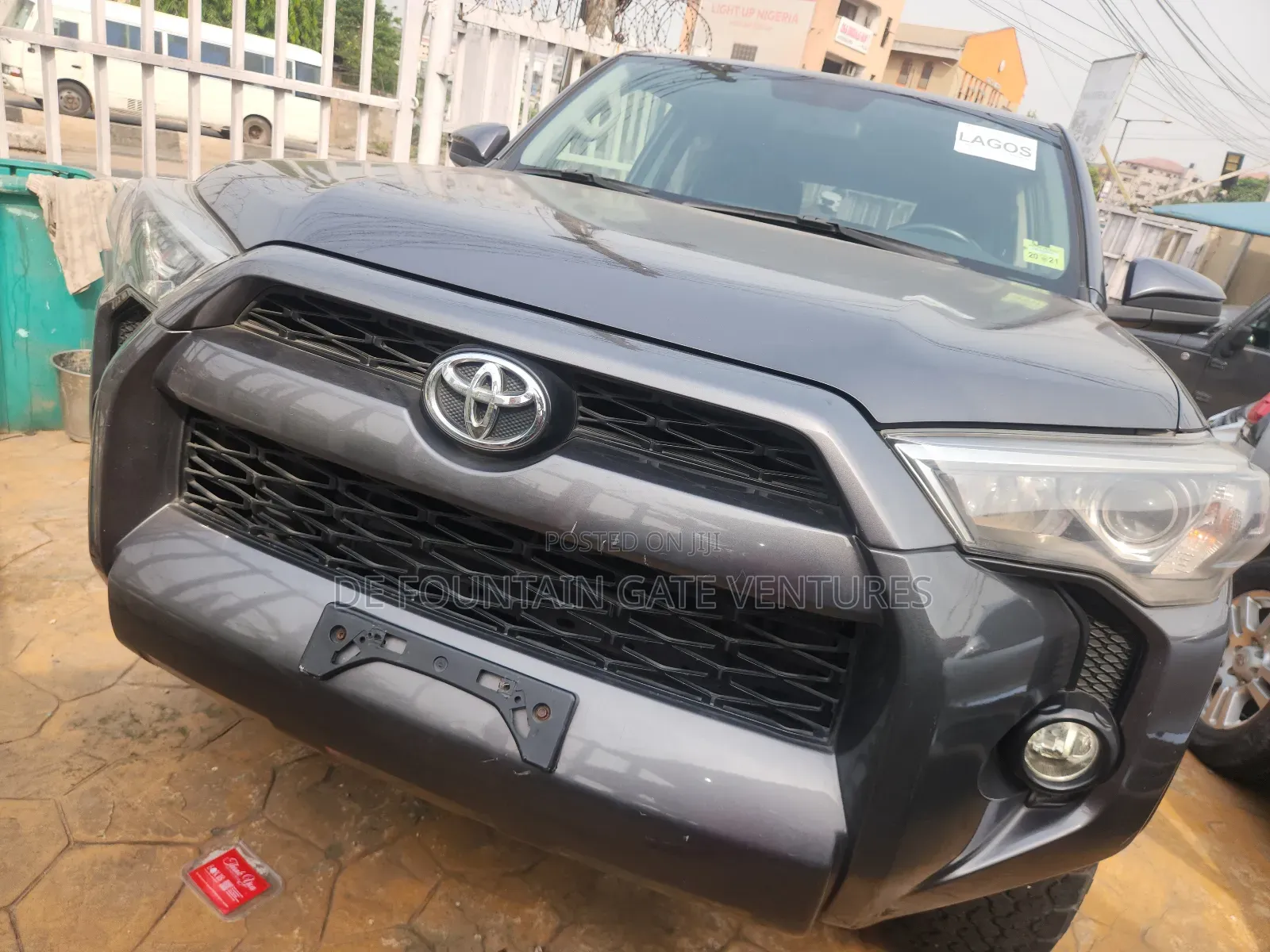 Toyota 4-Runner SR5 4dr SUV 4WD (4.0L 6cyl 5A) 2015 Gray