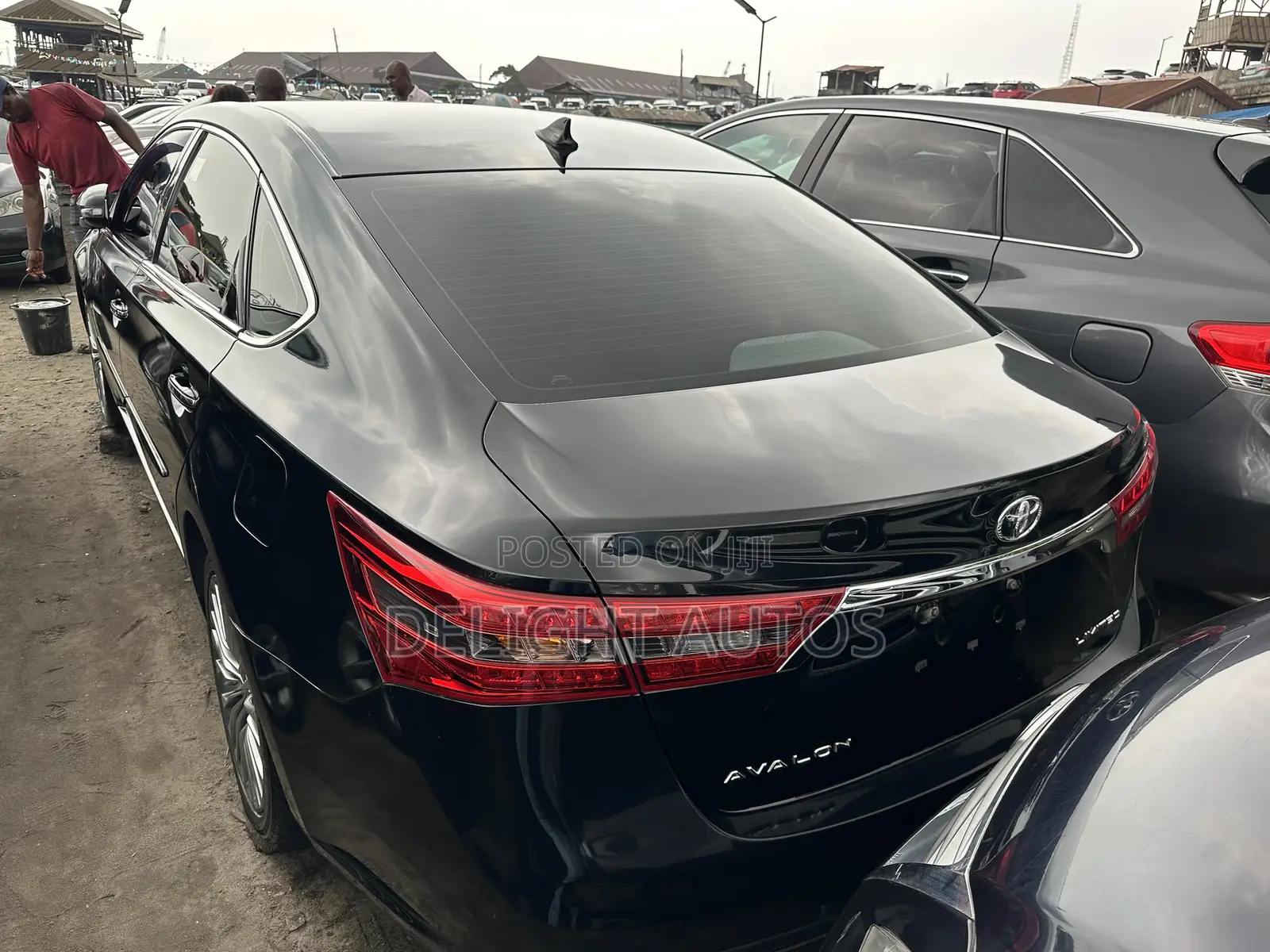 Toyota Avalon Limited Sedan FWD (3.5L 6cyl 6A) 2017 Black