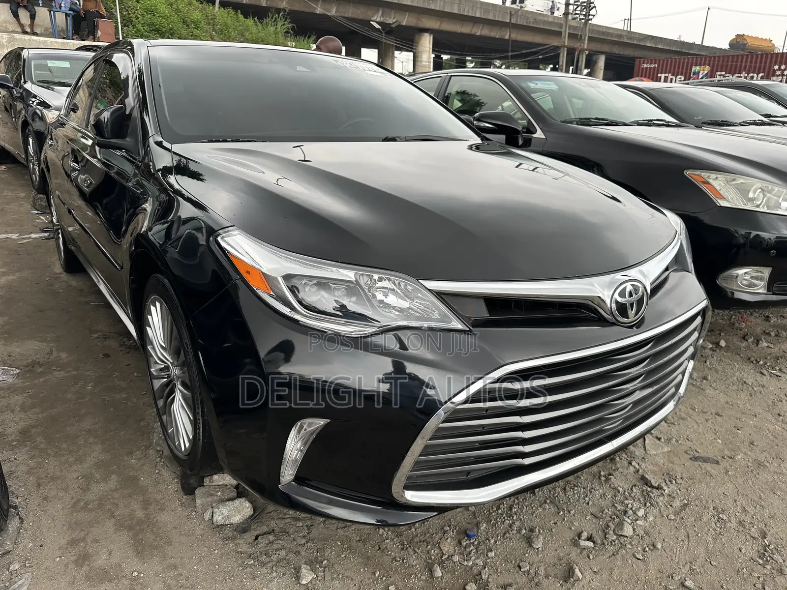 Toyota Avalon Limited Sedan FWD (3.5L 6cyl 6A) 2017 Black