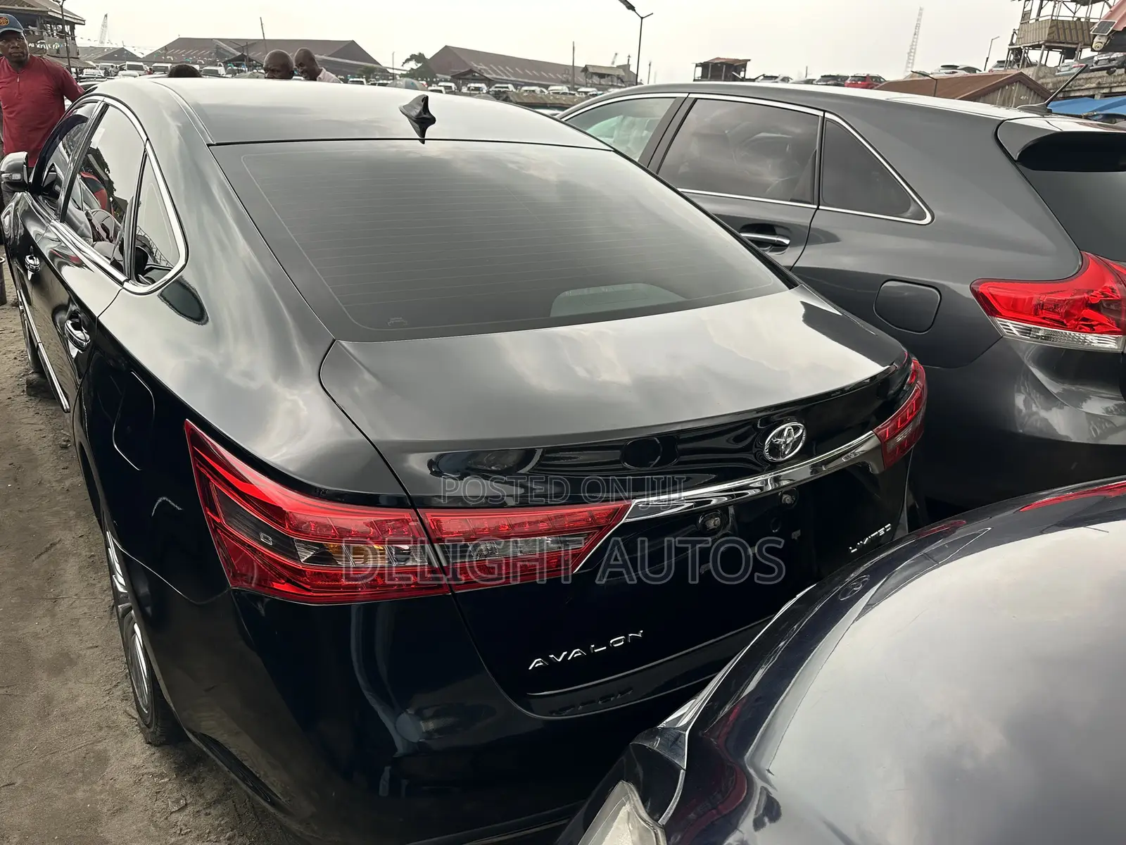 Toyota Avalon Limited Sedan FWD (3.5L 6cyl 6A) 2017 Black