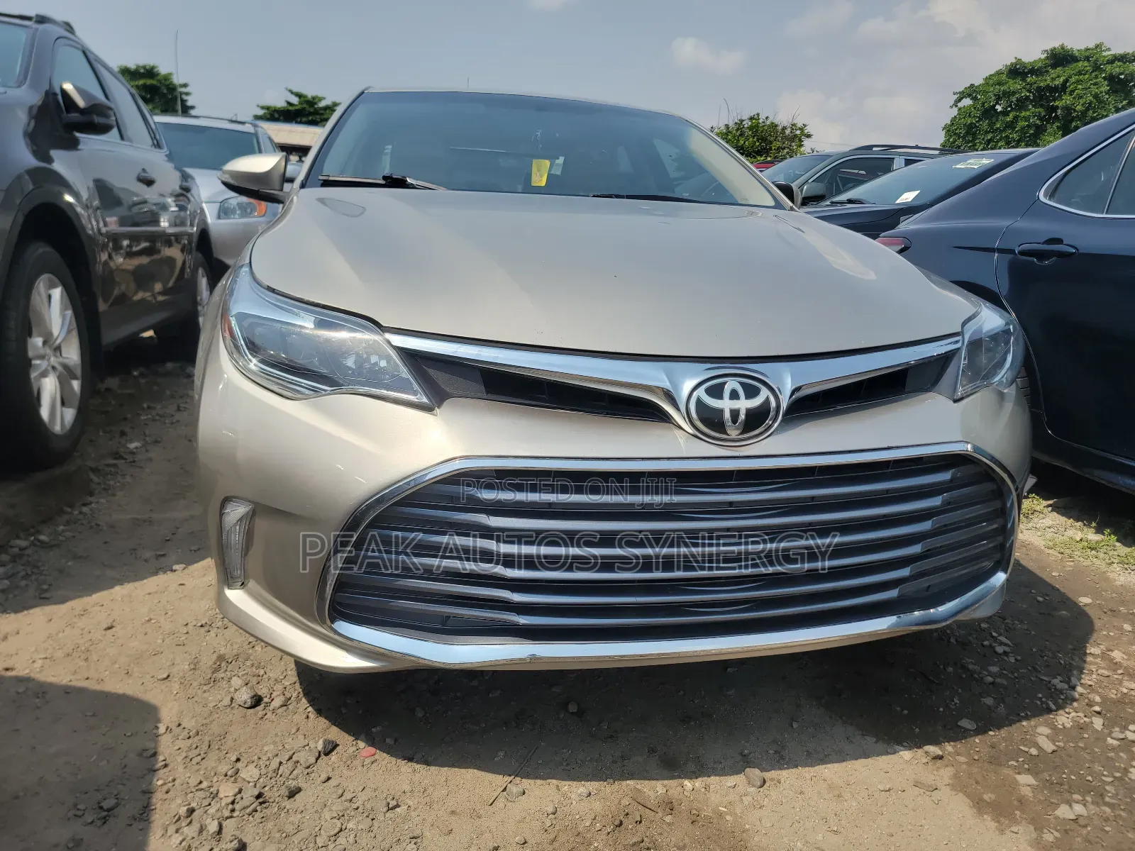 Toyota Avalon Limited Sedan FWD (3.5L 6cyl 6A) 2013 Gold
