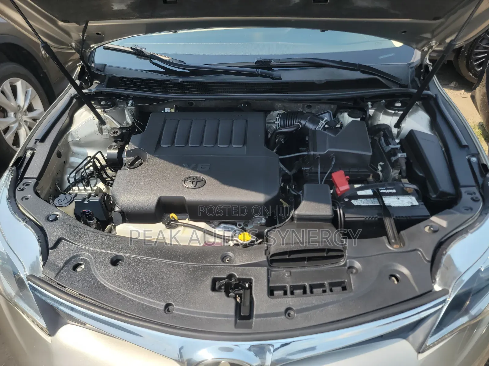 Toyota Avalon Limited Sedan FWD (3.5L 6cyl 6A) 2013 Gold