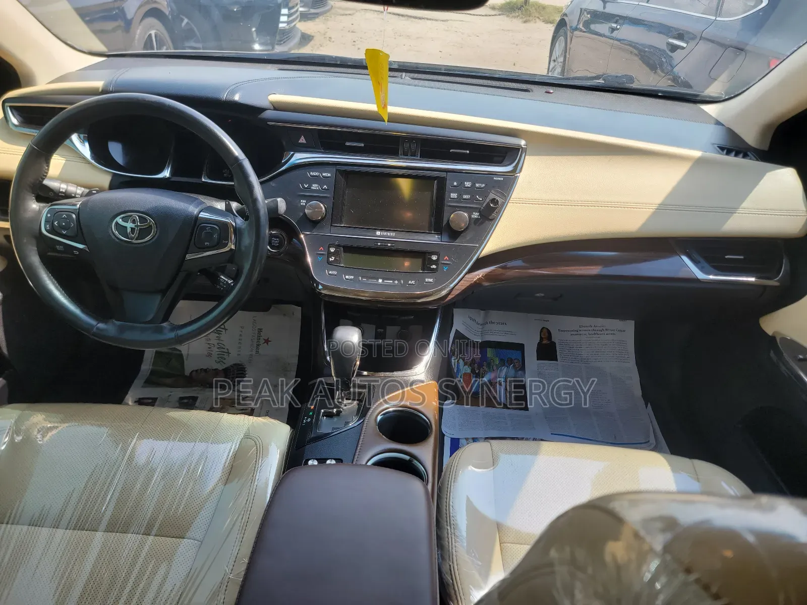 Toyota Avalon Limited Sedan FWD (3.5L 6cyl 6A) 2013 Gold