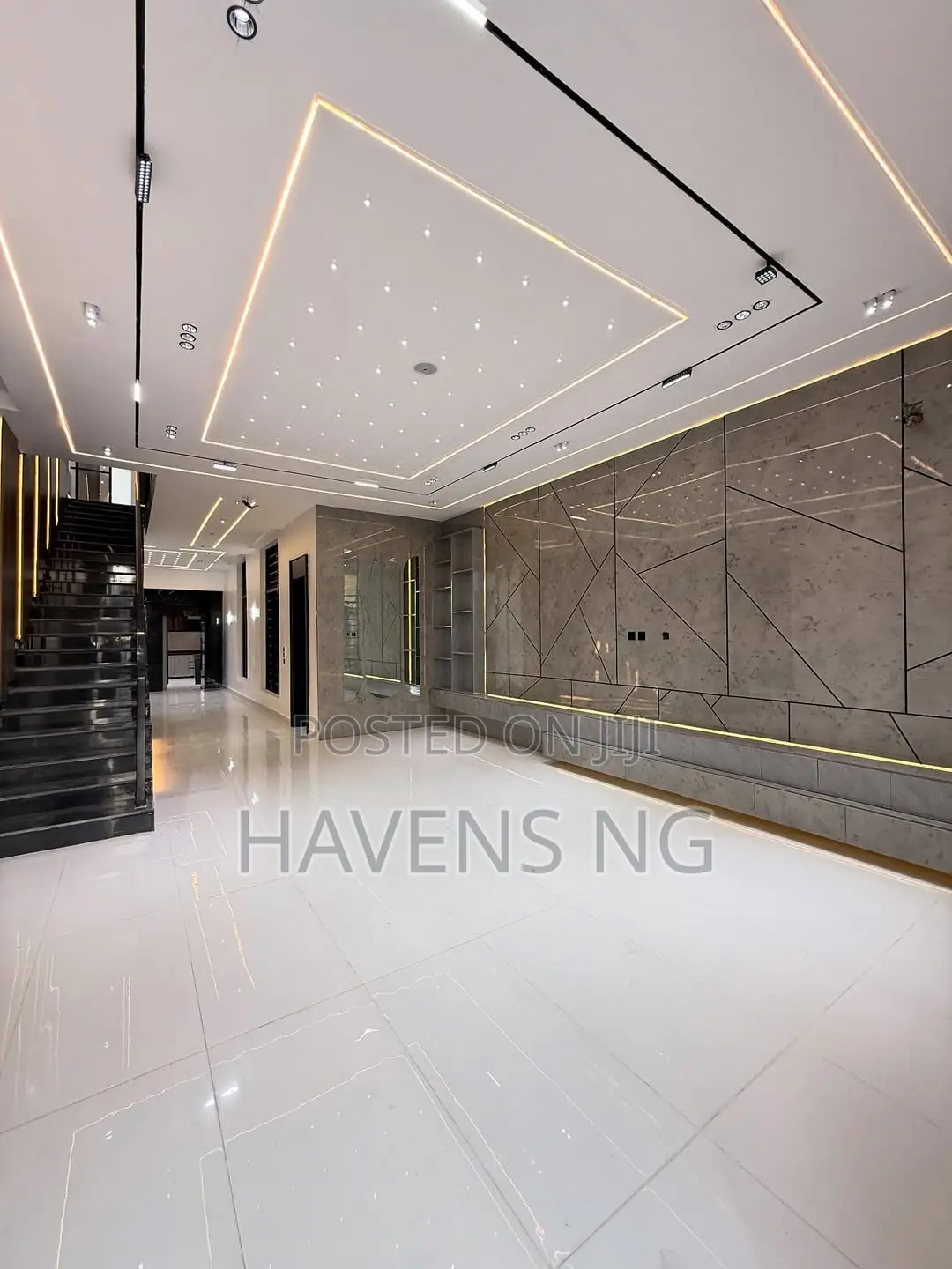 5bdrm Duplex in Chevron for sale