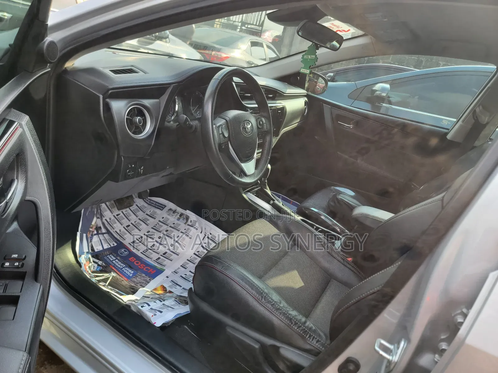 Toyota Corolla SE (1.8L 4cyl 6M) 2018 Silver