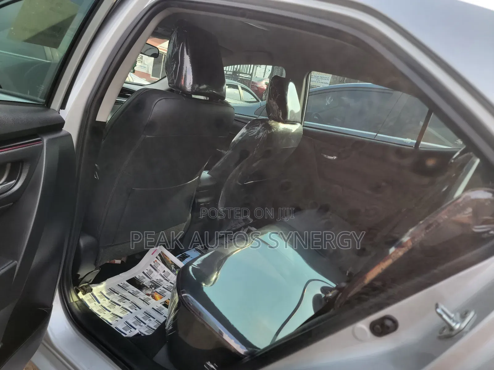 Toyota Corolla SE (1.8L 4cyl 6M) 2018 Silver