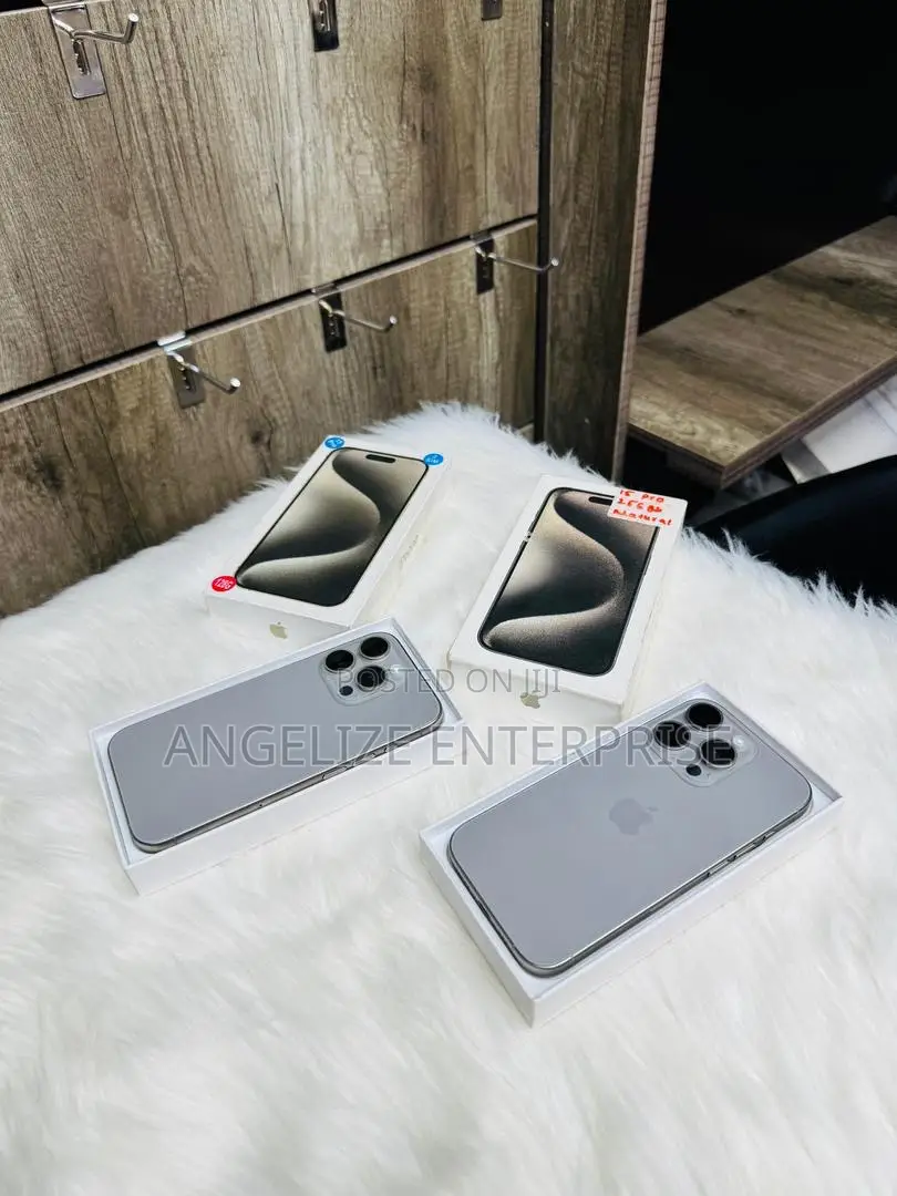 New Apple iPhone 15 Pro Max 256 GB Silver