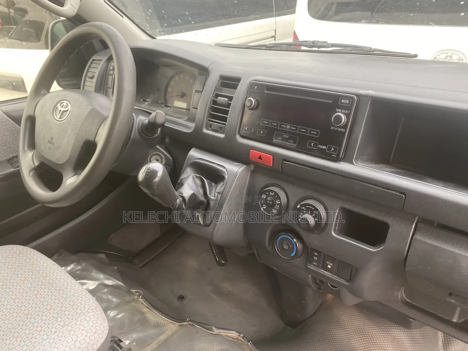 Toyota HiAce 2018 White