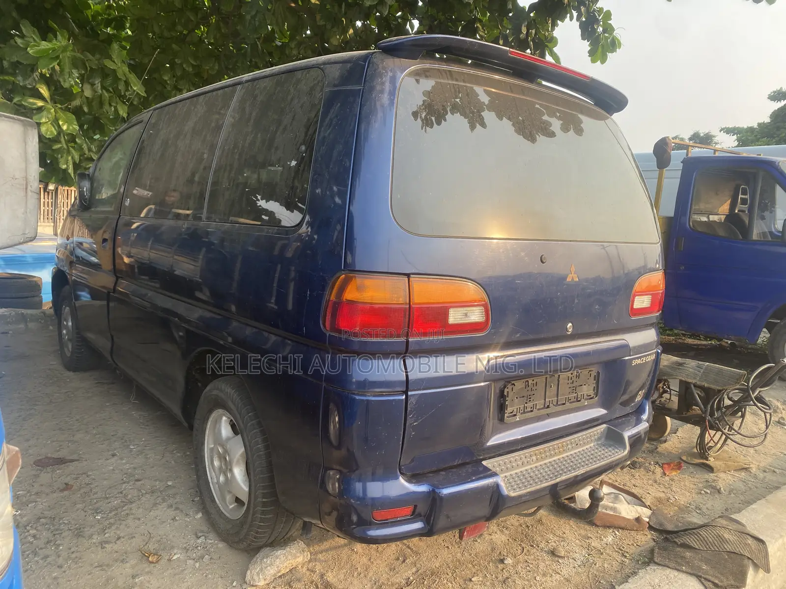 Mitsubishi Space Gear 2005 Blue