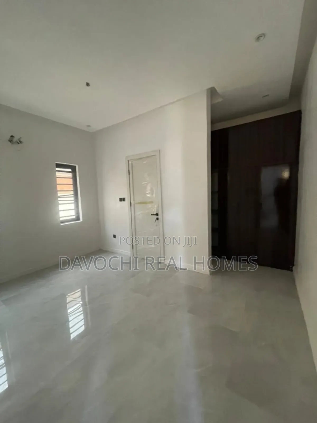 3bdrm Penthouse in Lekki Phase1 for rent