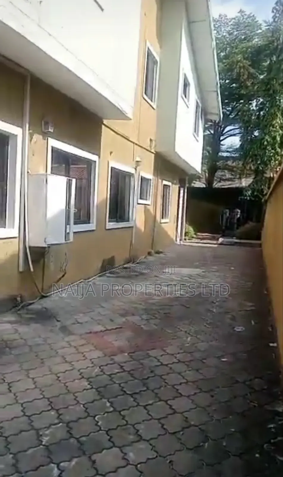 4bdrm Duplex in Off Mobolaji Johnson, Lekki Phase 1 for sale
