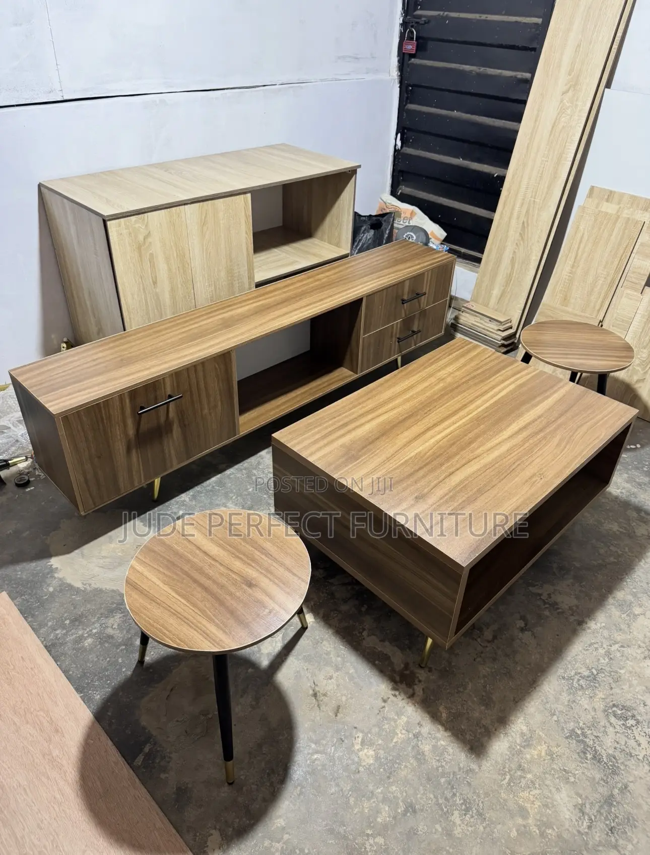 Quality Tv Stand With Center Table With 2 Side Stools