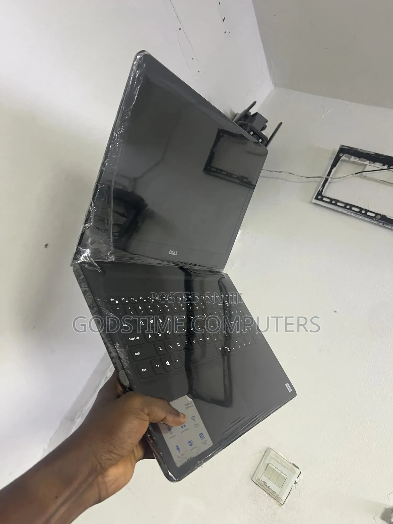 New Laptop Dell Vostro 15 3000 8GB Intel Core I5 SSD 256GB