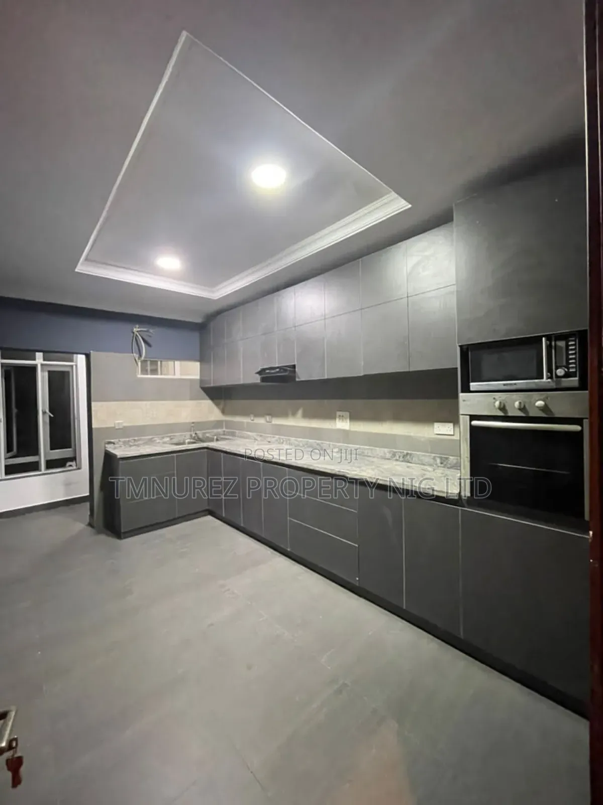 Mini Flat in Ikota for rent