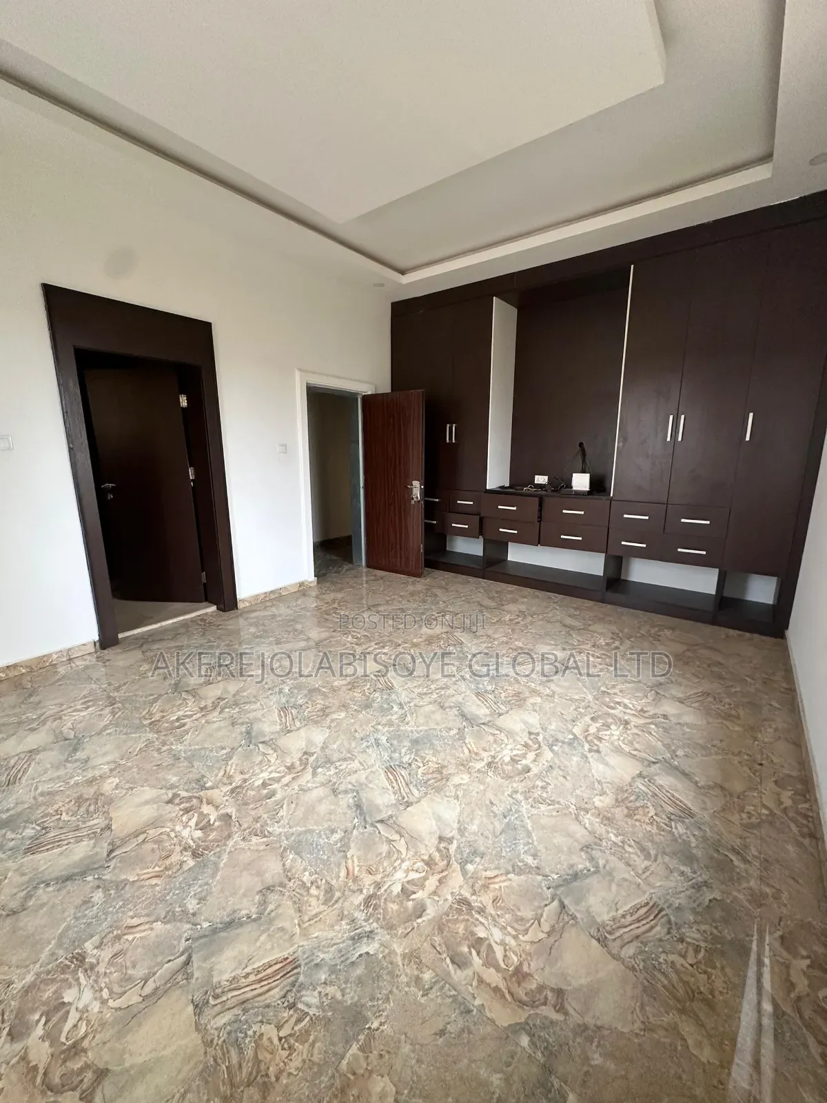 4bdrm Duplex in In An Estate for rent