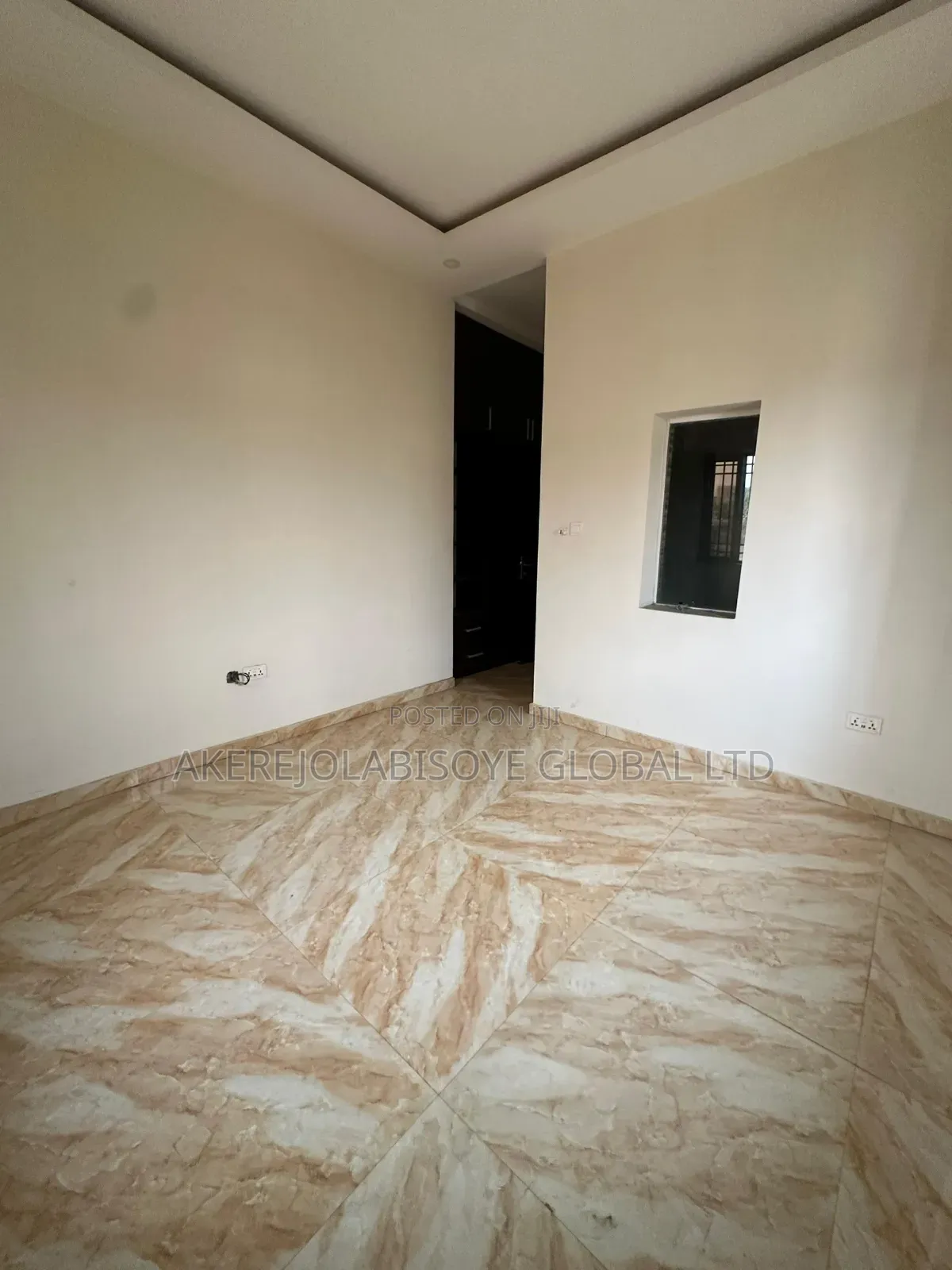 4bdrm Duplex in In An Estate for rent