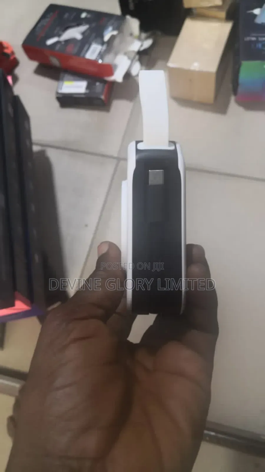 Helix Magsafe 5000mah Magnetic Wireless Power Bank – Uk Used