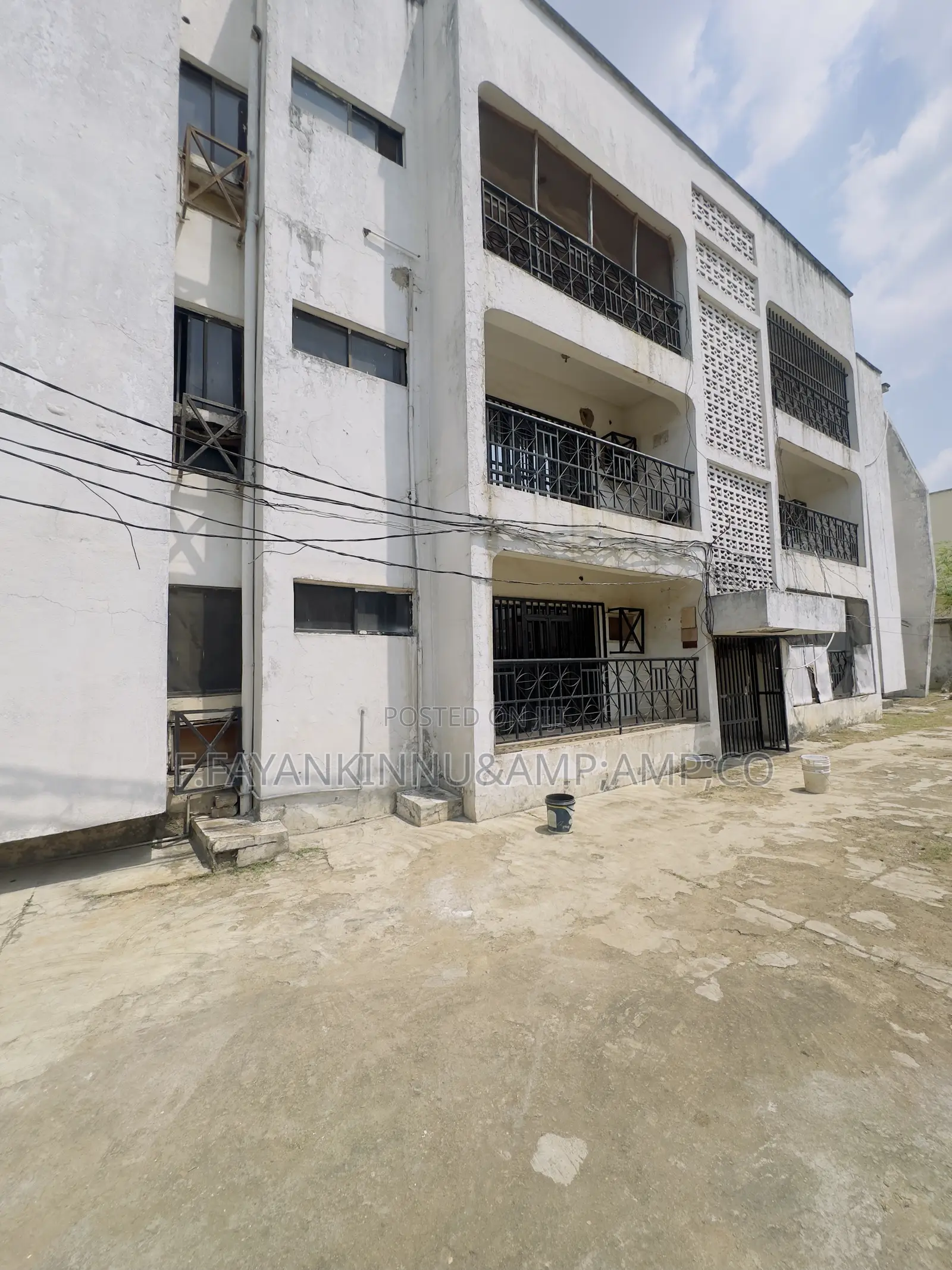 3bdrm Block of Flats in Zone 6 / Wuse for sale