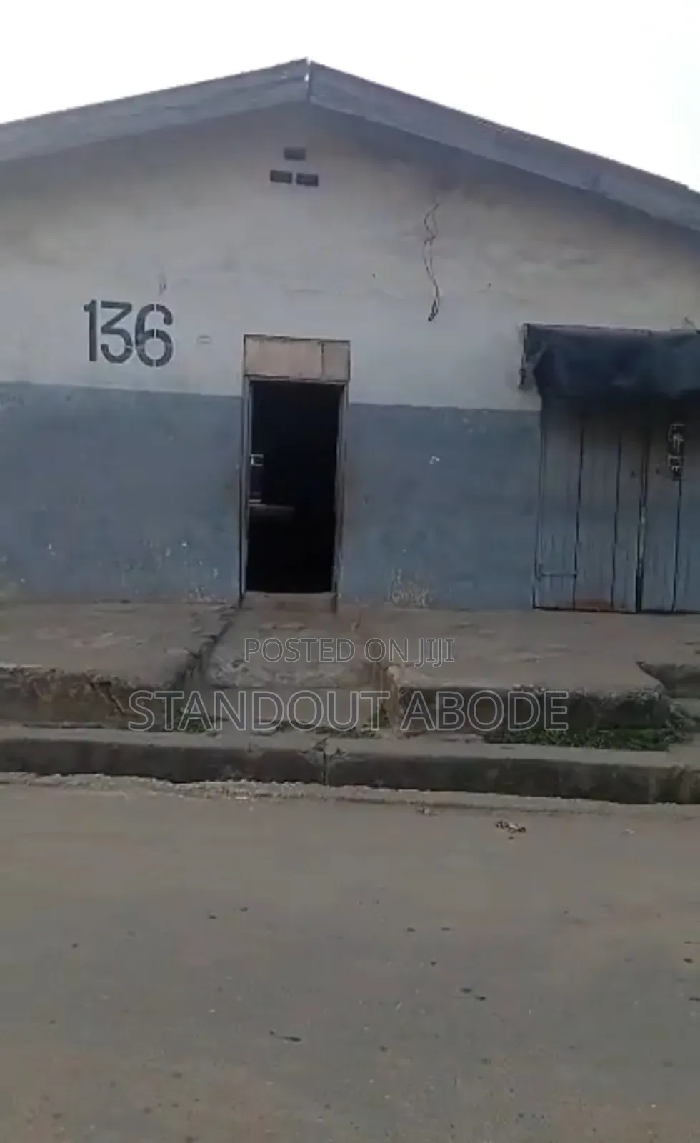 Demolishable Bungalow on a Plot Urgently for Sale in Mushin